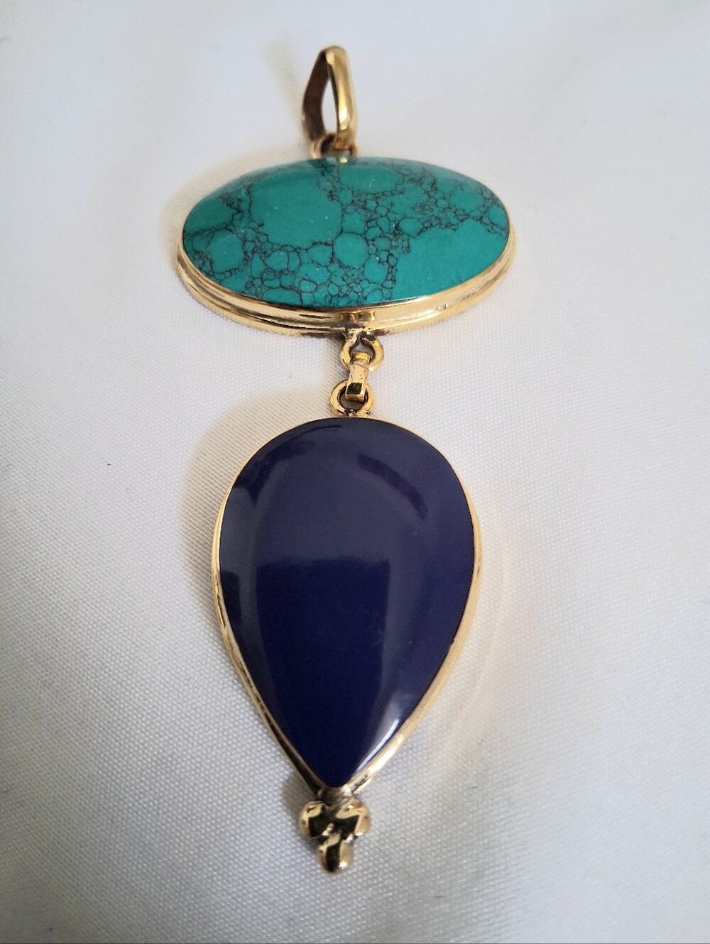 STUNNING GOLD-TONE TURQUOISE AND LAPIS LAZULI STONES PENDANT
